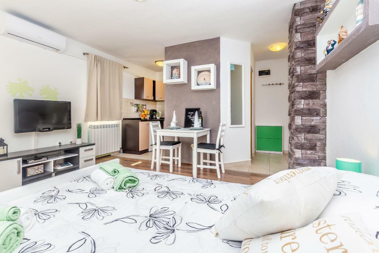 Апартаменты Studio Apartman Magdalena Омишаль Экстерьер фото