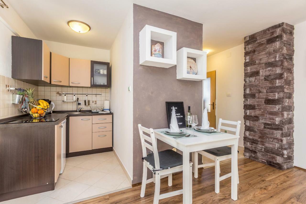 Апартаменты Studio Apartman Magdalena Омишаль Экстерьер фото
