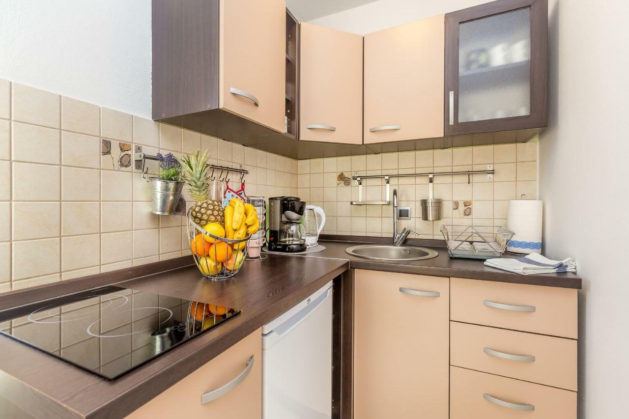 Апартаменты Studio Apartman Magdalena Омишаль Экстерьер фото